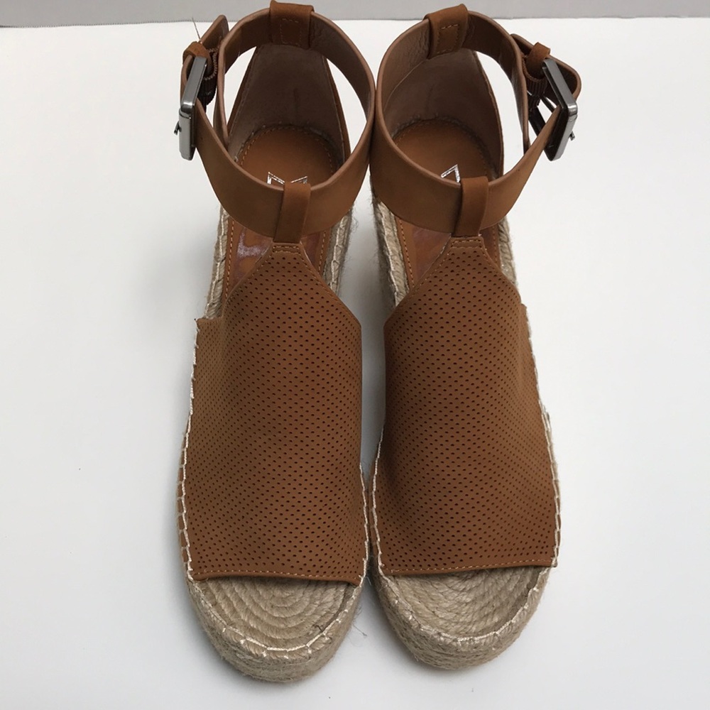 Brand New! Marc Fisher Annie Perforated Wedge 8.5